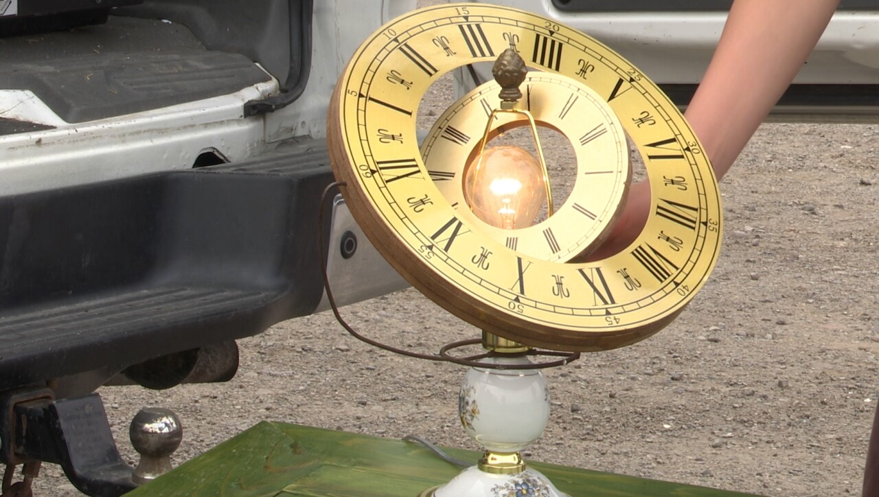 Team Pink Parrots made a lamp and a table at SponCon