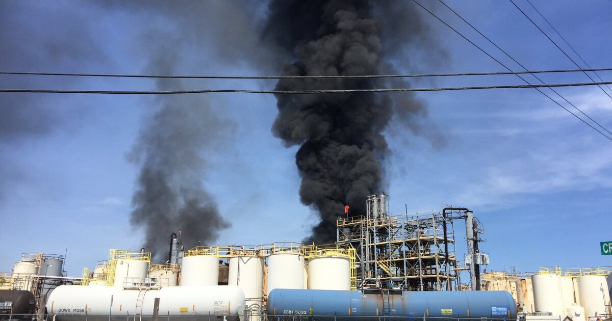 Texas chemical plant fire near Houston kills 1 person