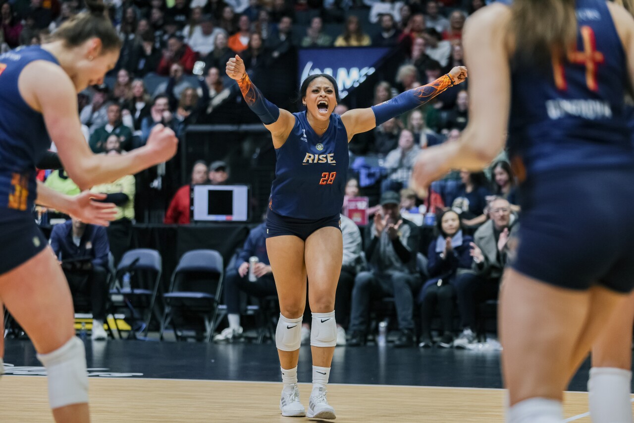 Grand Rapids Rise Vs ATL Vibe - Rise 28 celebrating
