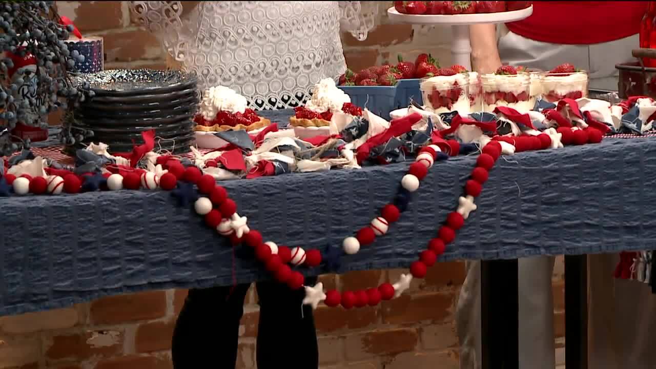 Make fireworks happen at your dining table with these patriotic tablescapes