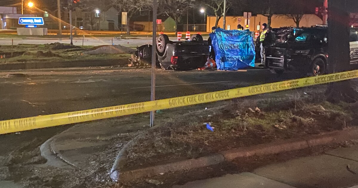 Deadly rollover crash closes Gratiot Ave. in Roseville