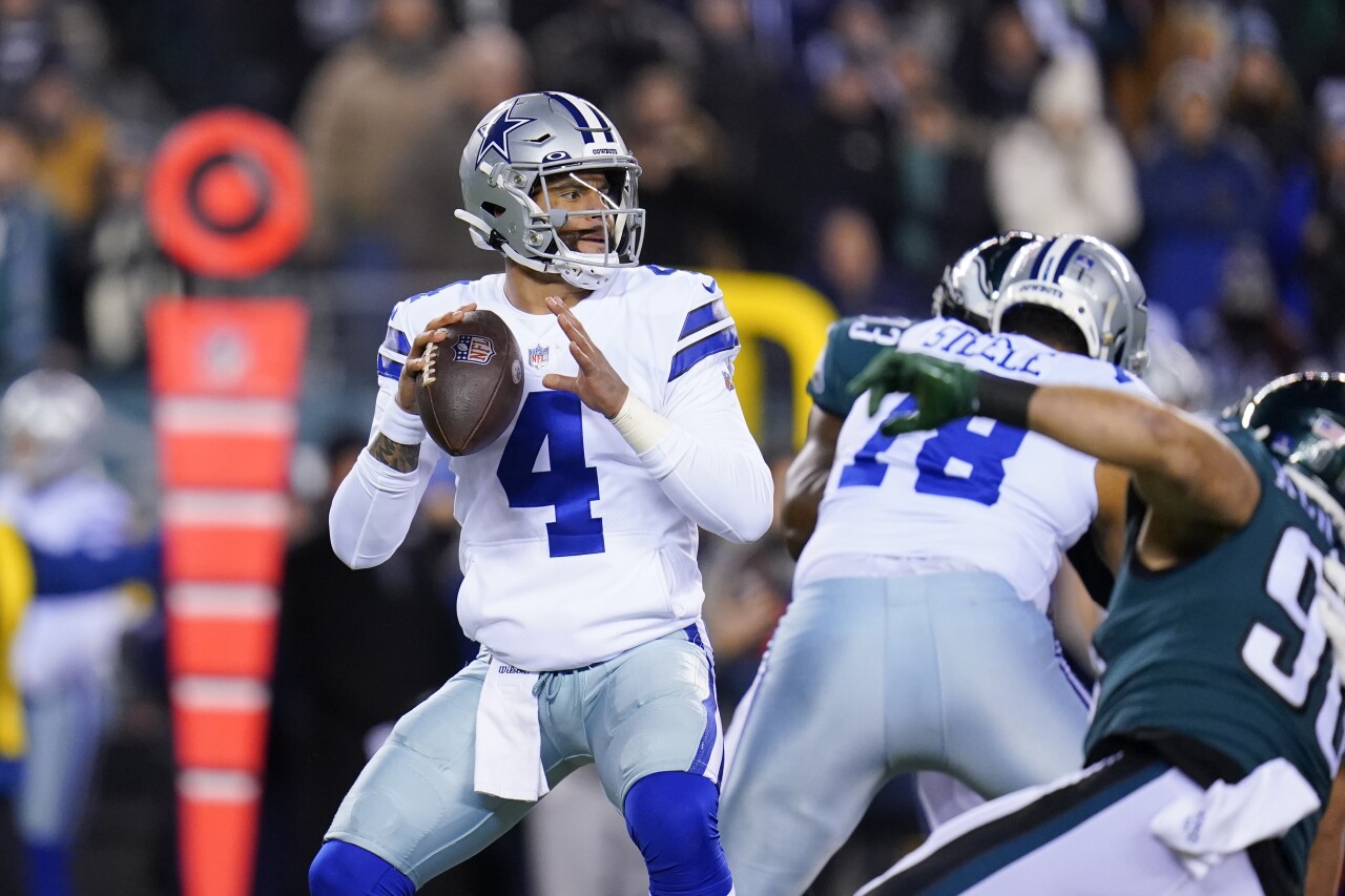 Dallas Cowboys QB Dak Prescott looks to throw at Philadelphia Eagles, Jan. 8, 2022