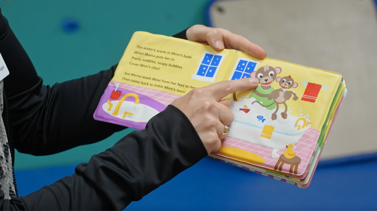 Speech pathologist demonstrates effective ways to read to children