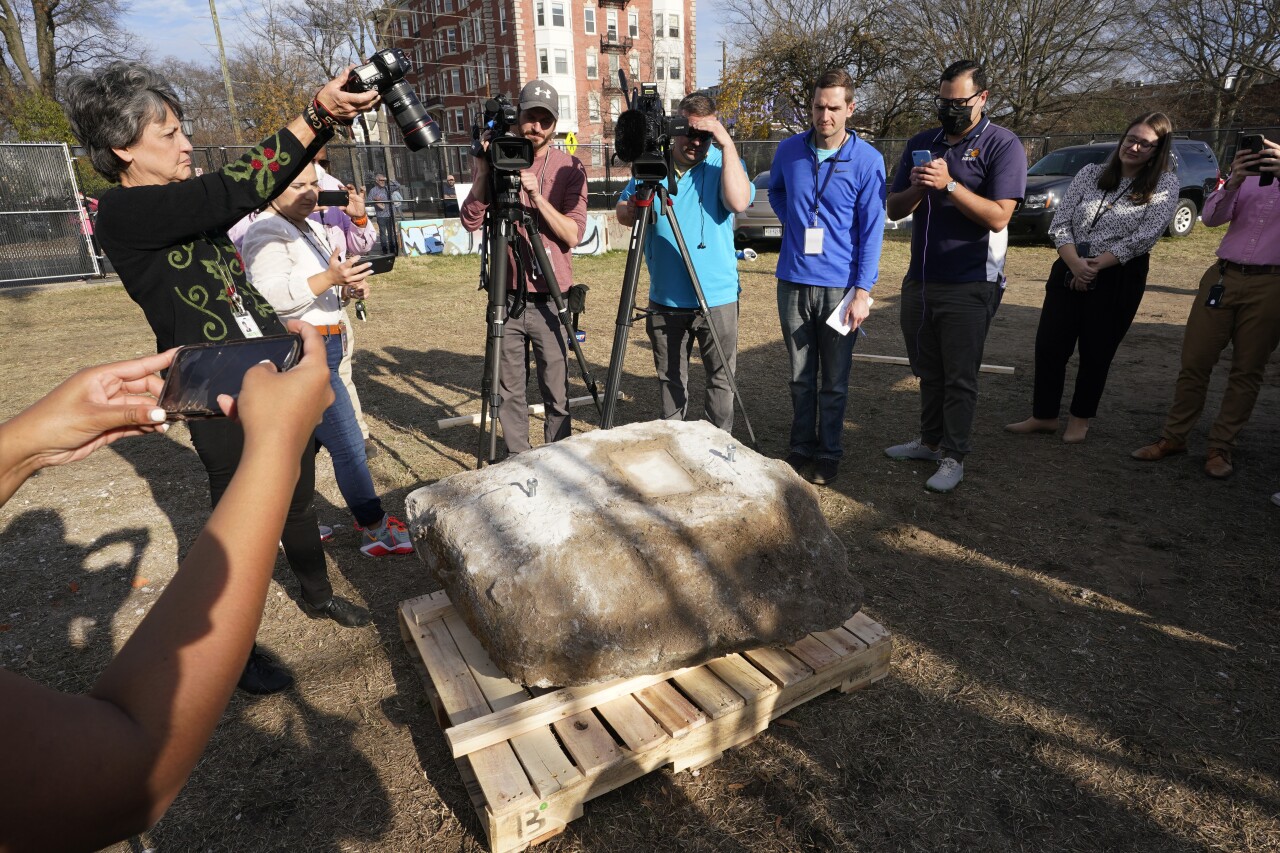 Lee Statue Time Capsule