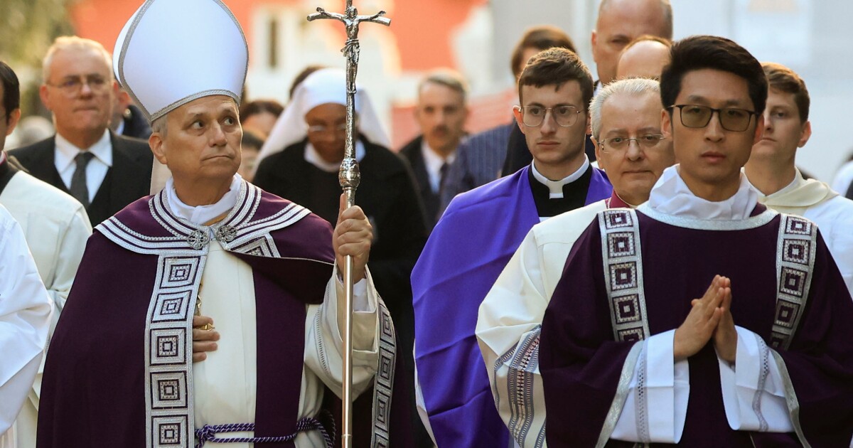 Pope laments 'ashes of international law' left by today's conflicts in Ash Wednesday liturgy