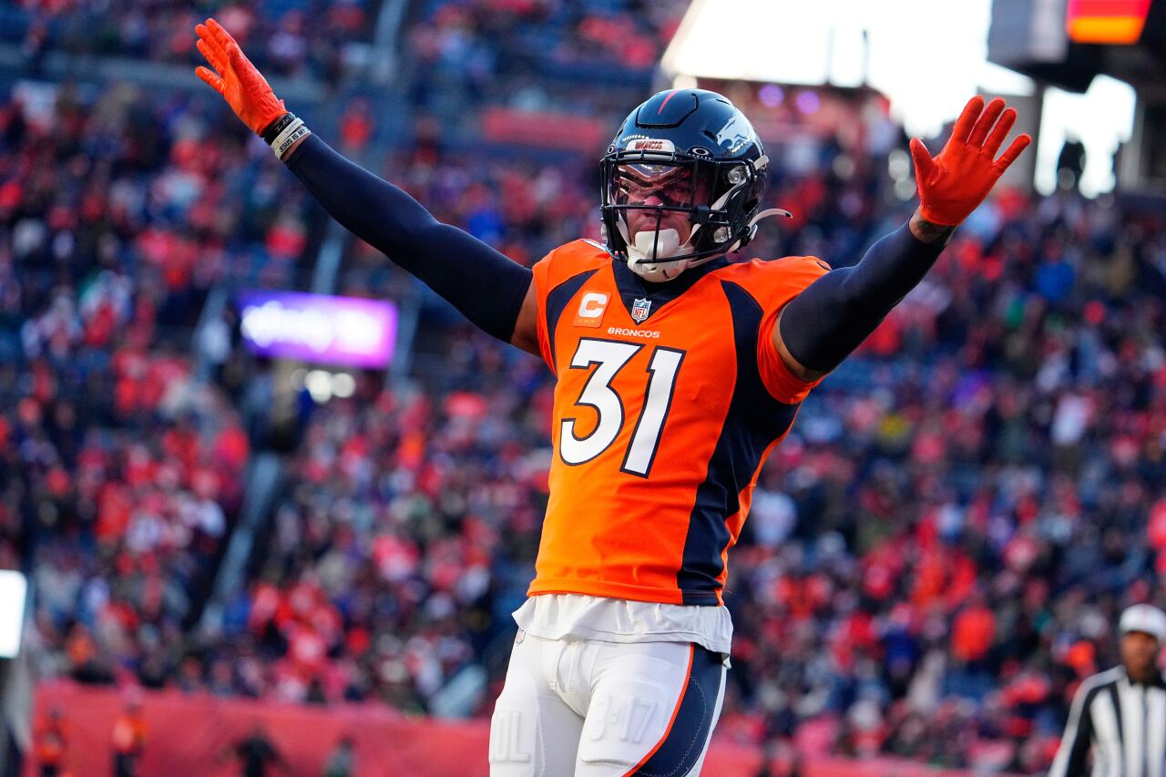 Broncos Simmons Retires Football