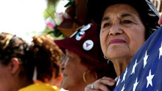 Dolores Huerta recognized at the Oscars by Common and Andra Day