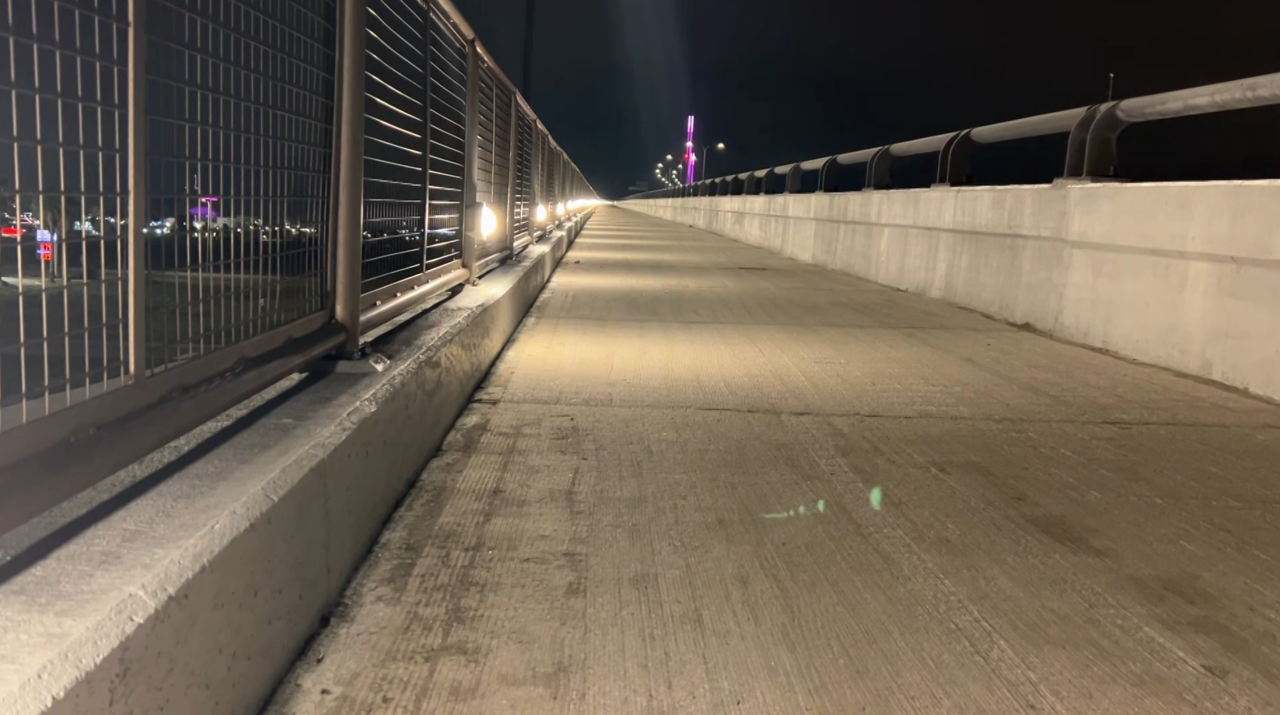 Harbor Bridge walk Lights4.png