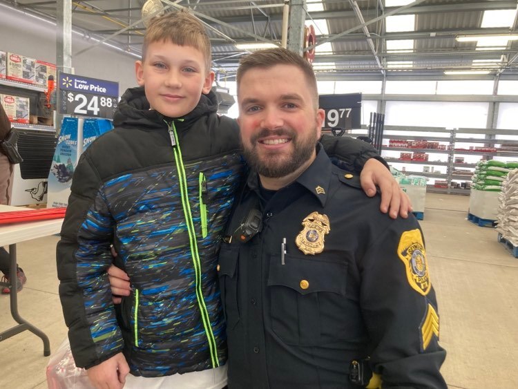 Shop With A Cop: Bringing holiday cheer to Brown County children
