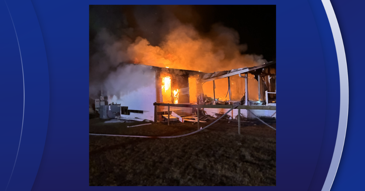 2 people hospitalized after fire engulfs Dunnellon mobile home