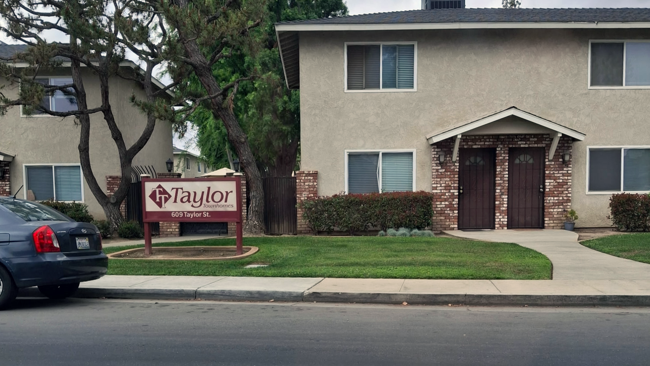 Taylor Street Townhomes in Bakersfield