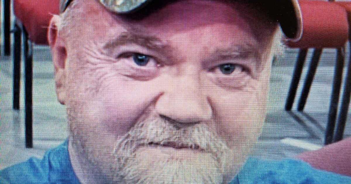 Nicholasville murder suspect on the run