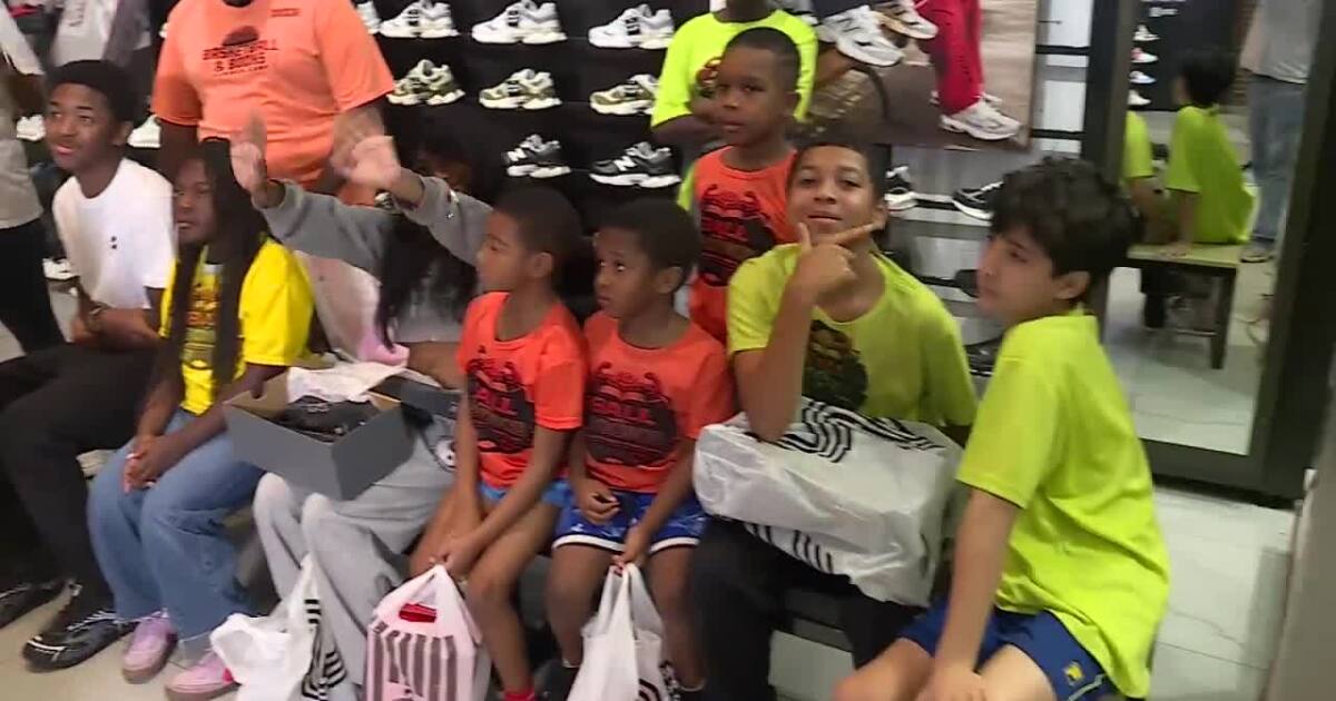 Palm Beach County students receive back-to-school shoes from R&B singer Mark Morrison