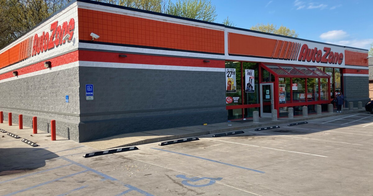 Police investigating homicide at Autozone in East Cleveland, seeking