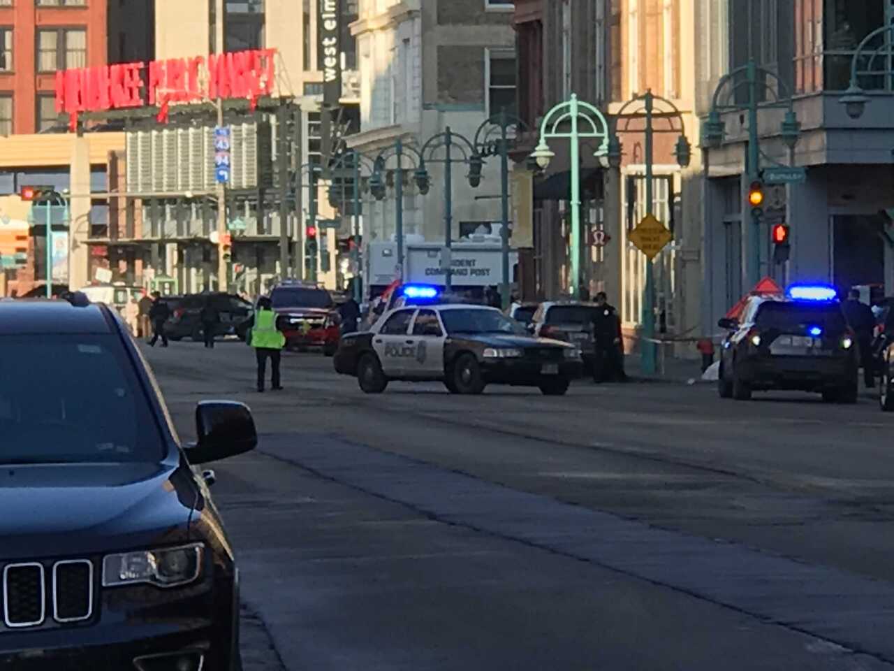 Off-duty officer shot at Shake Shack