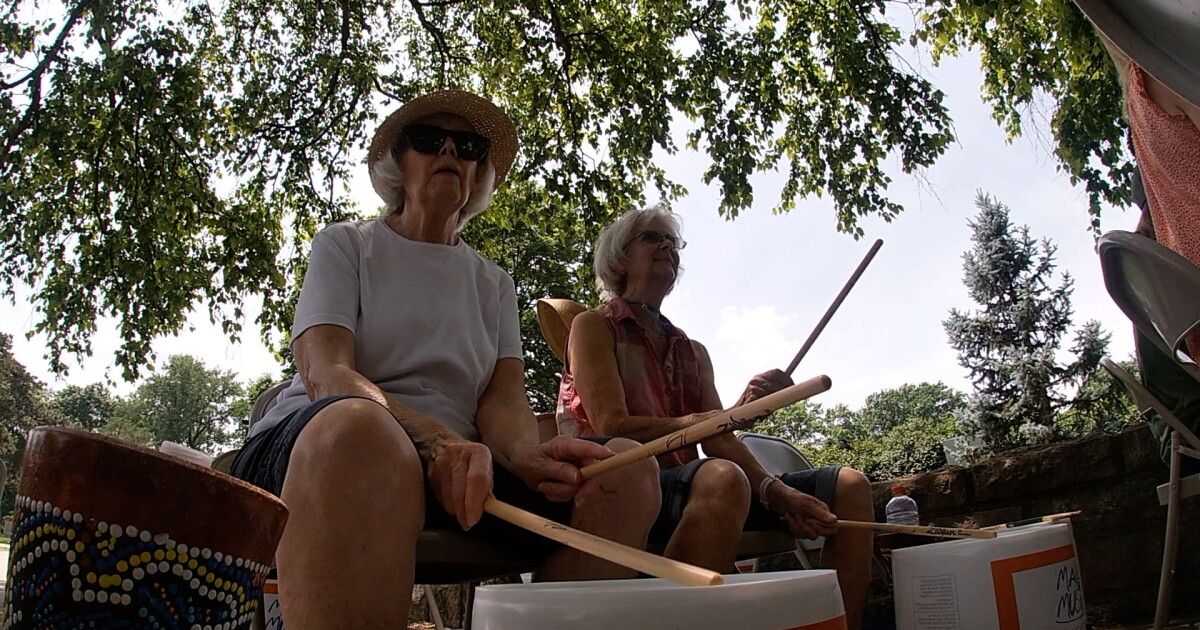 With sticks and a 5 gallon bucket, Urban Bucket Brigade fills Loose Park - Vimarsana News