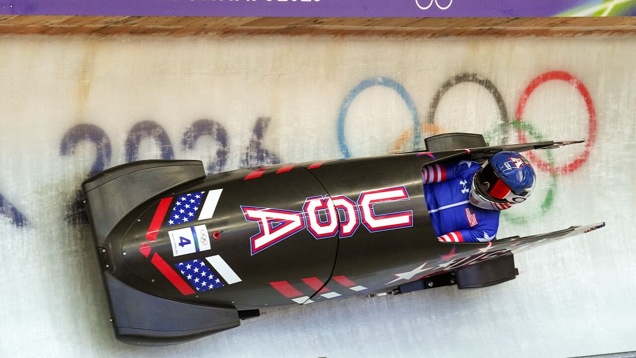 3 U.S. sleds in medal contention after women’s monobob Runs 1-2 