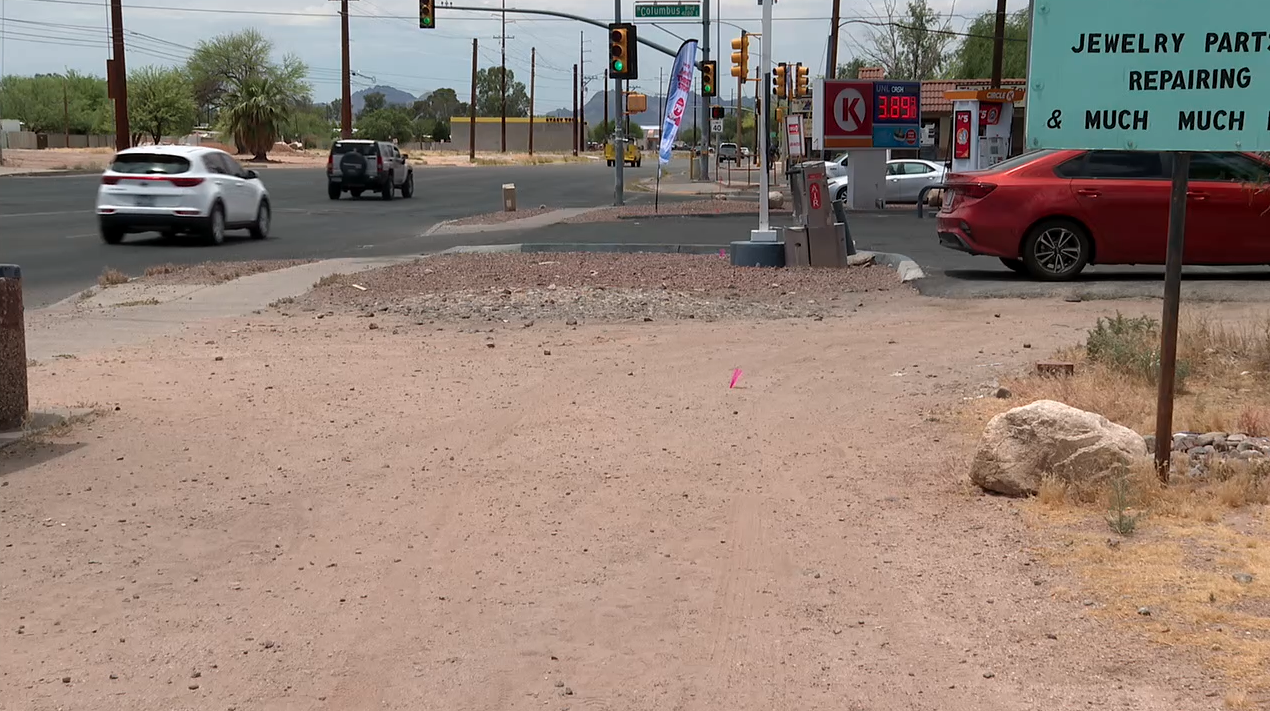 Allen's Treasure House parking