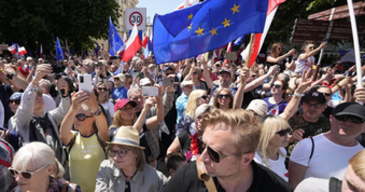 Hundreds of thousands march in Poland anti-government protests - Vimarsana News