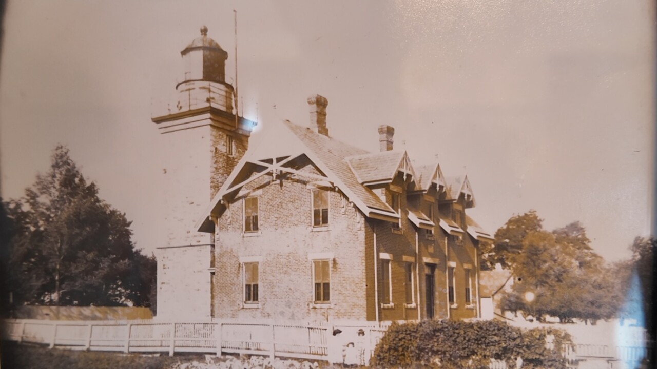 DUNKIRK LIGHTHOUSE old.jpg