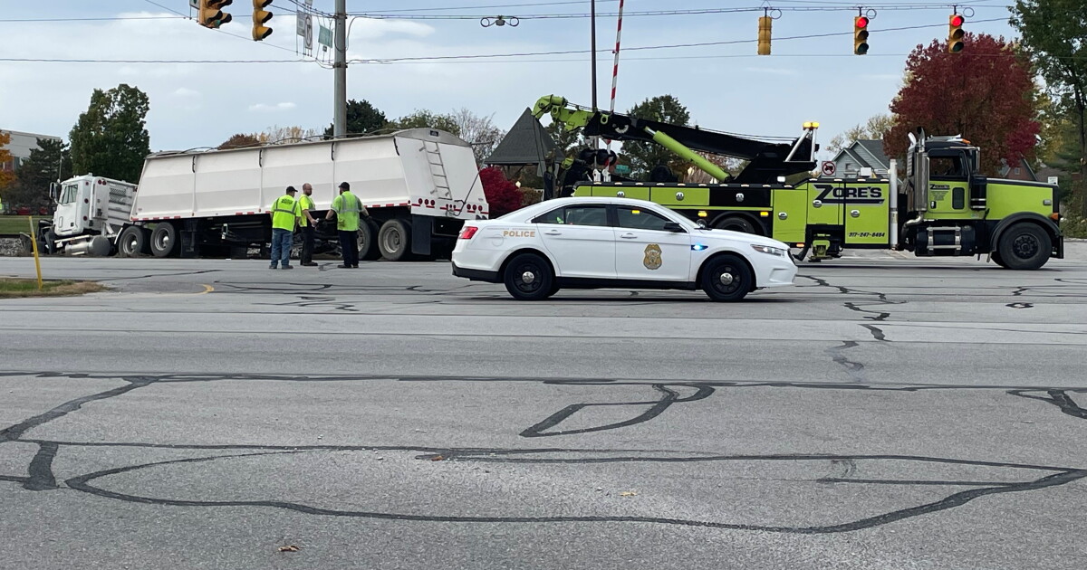 1 dead following crash involving semi and SUV on city’s southwest side