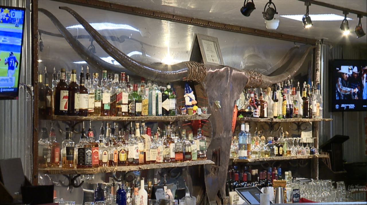 Longhorn Grill & Saloon bar