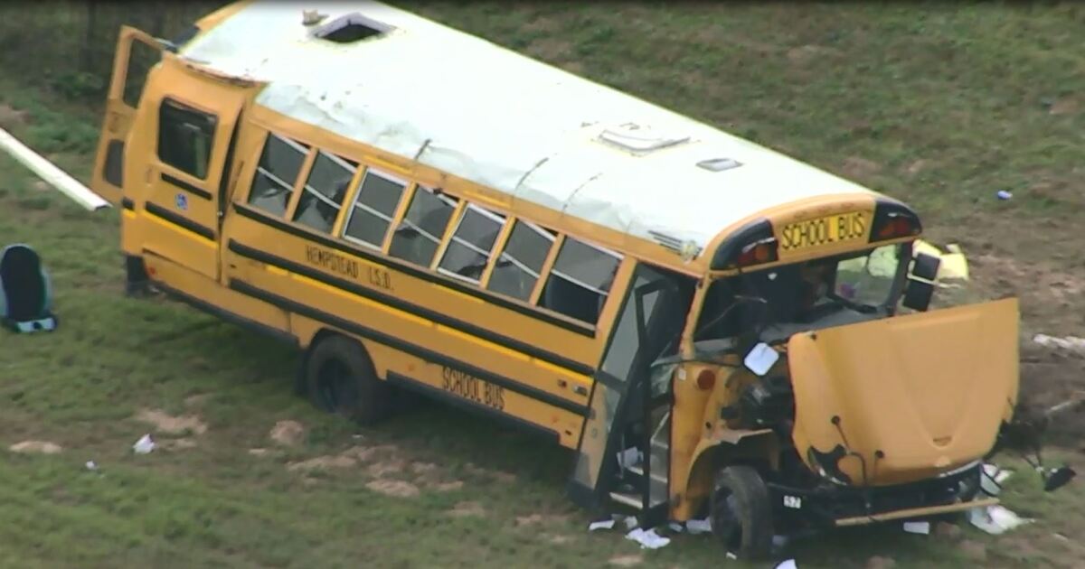 Texas school bus crash kills aide, hurts driver, 3 students
