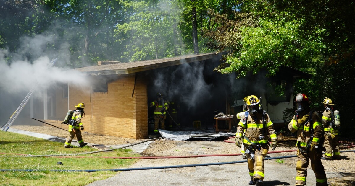 Chesterfield County Officer pulls person from burning Chesterfield home WTVR CBS 6 Web Staff
