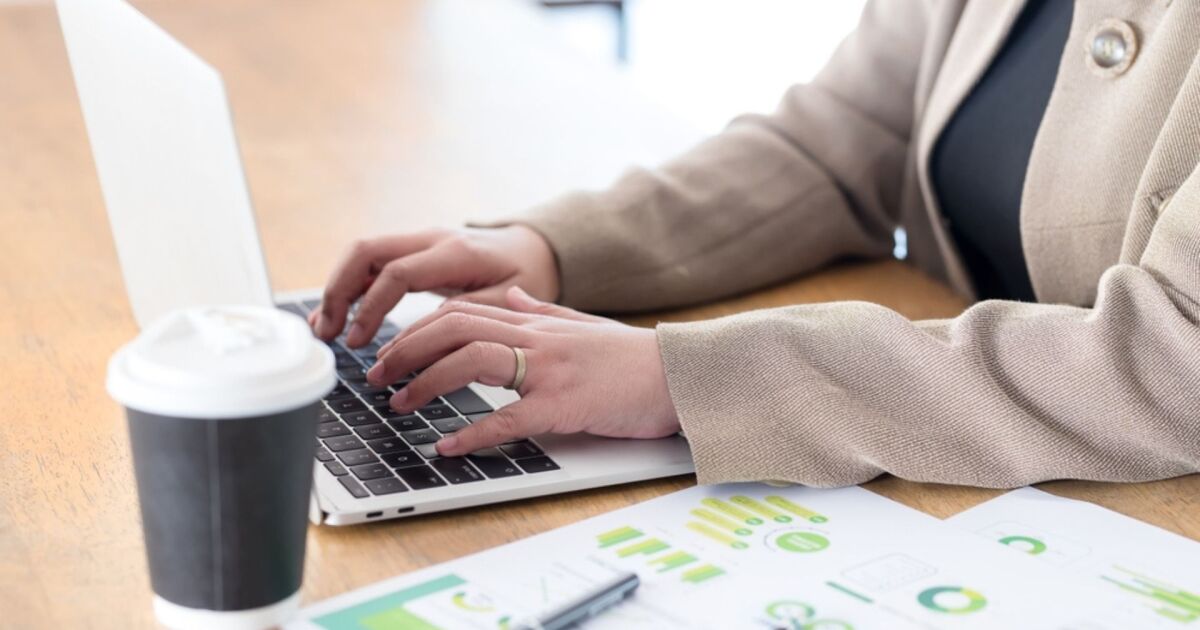 Most office workers say 'please' and 'thank you' to AI — and experts say it might actually matter