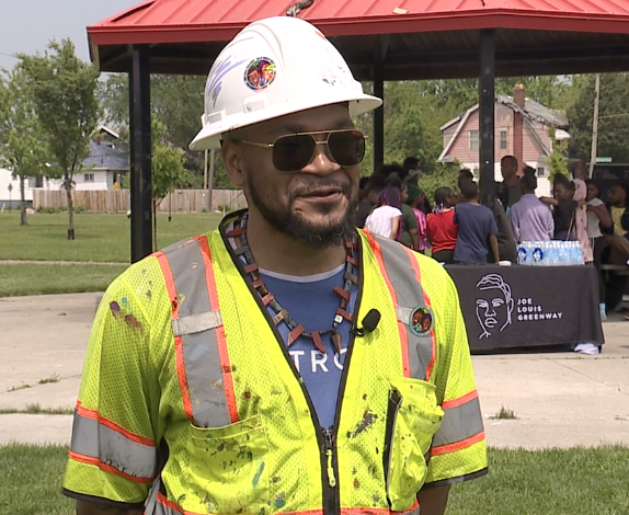 TRAE ISAAC, MURALIST.png