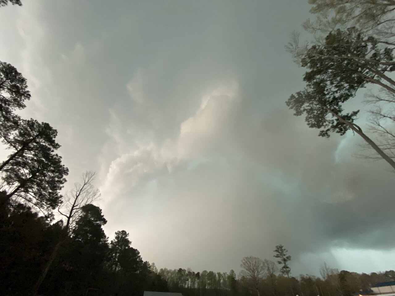 Shelf cloud in Gatesville NC (Mark Overbeck) 2.jpg