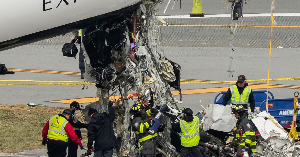 LaGuardia Airport runway reopens, days after crash on tarmac killed 2 Canadian pilots