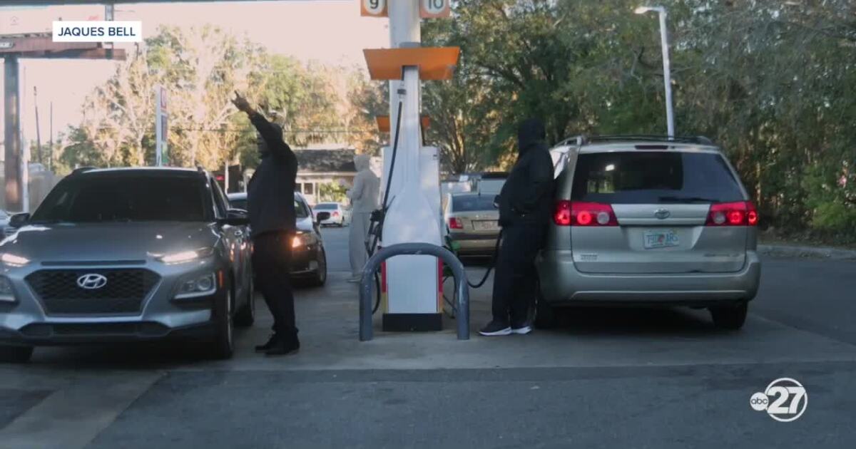 Tallahassee community leaders provide gas giveaway, plan laptop donations for holiday season