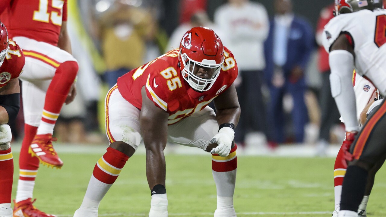 Chiefs RG Trey Smith sidelined vs. Raiders on Monday Night Football
