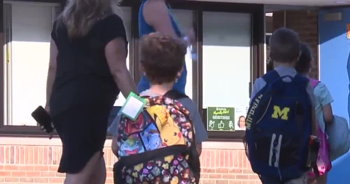 Parents confident with district plan as West Bloomfield students tackle first day of school