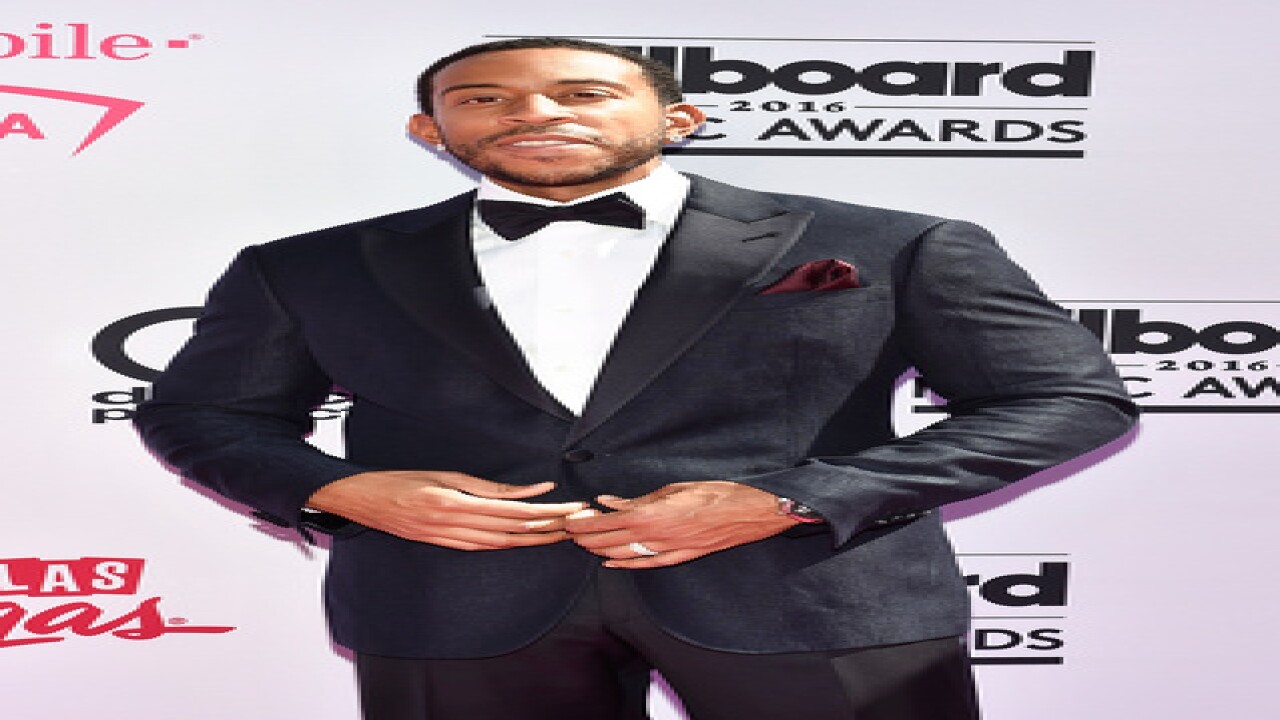See best, worst looks from BBMA magenta carpet