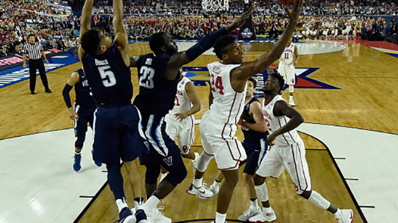 PHOTOS: Sooners take on Villanova in Final Four