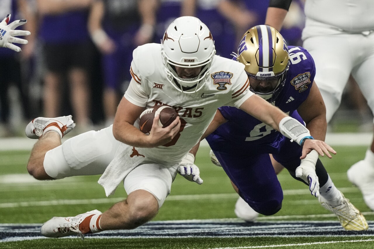 Texas Longhorns QB Quinn Ewers runs vs. Washington Huskies during first half of Sugar Bowl, Jan. 1, 2024