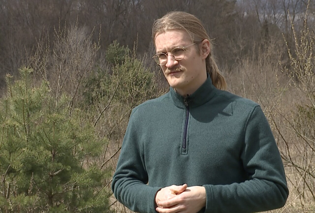 Oakland Township residents voice concerns over proposed cell tower in their neighborhood