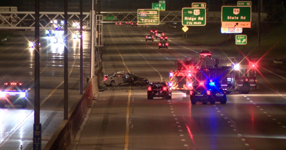 2 hospitalized after wrong-way crash on I-480