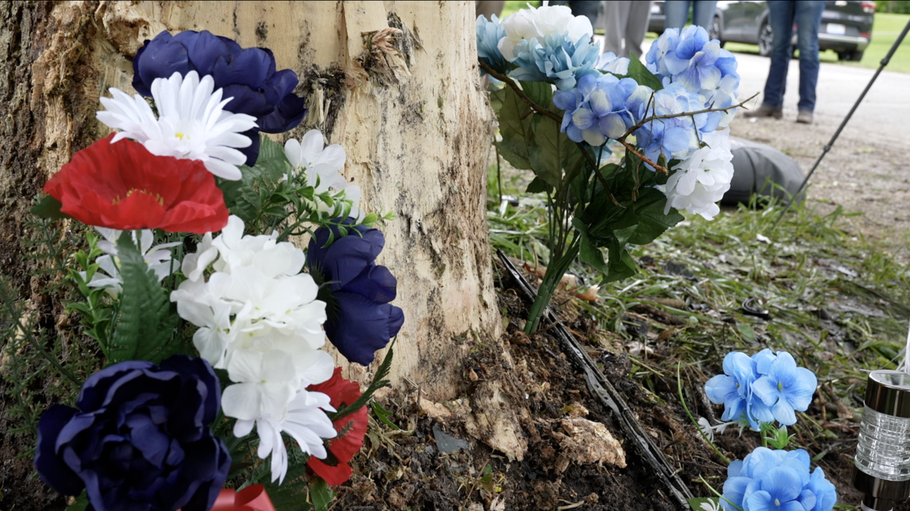 A memorial starts for 17-year-old who died in Thursday crash