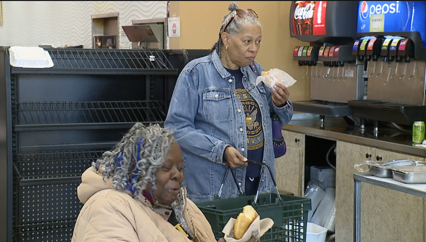 Linwood residents enjoy coffee with cops breakfast at Sun Fresh