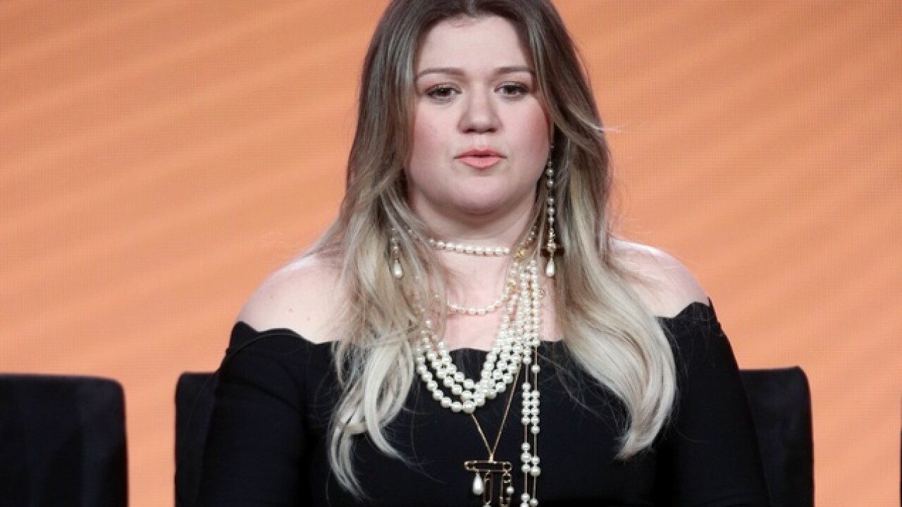 Kelly Clarkson talks spanking, faces backlash