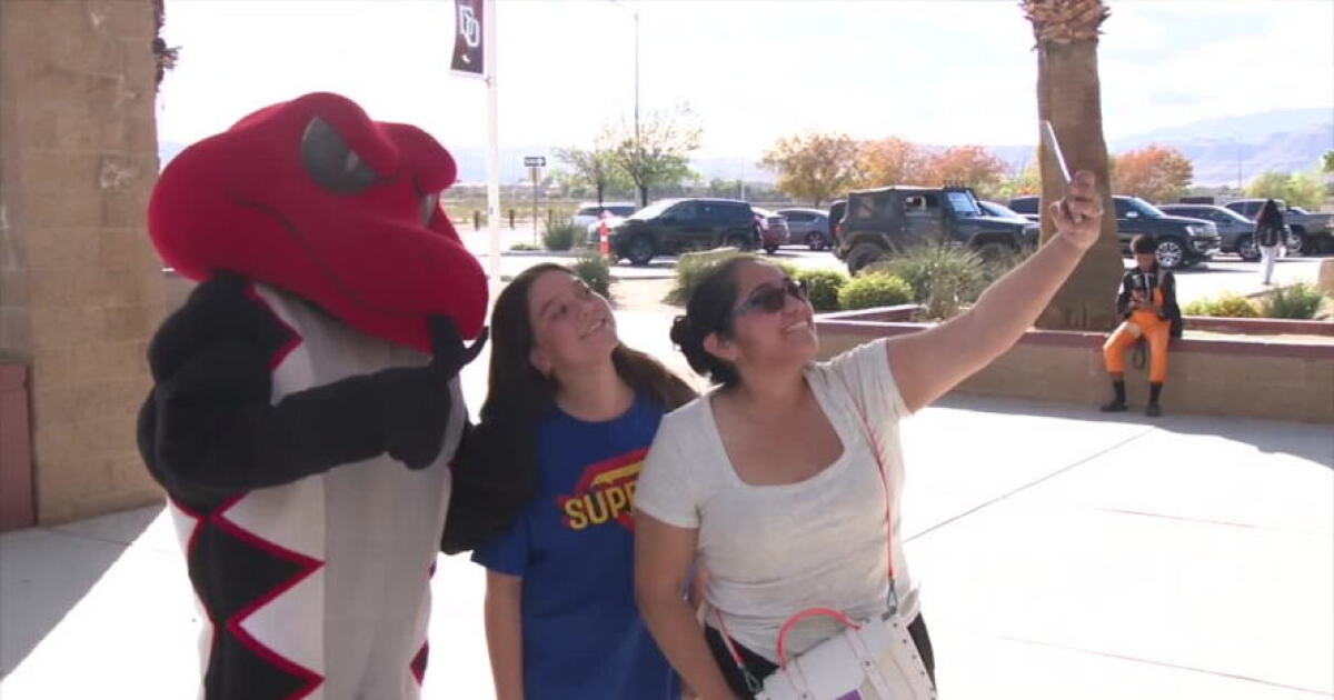 Desert Oasis High School mascot makes national competition
