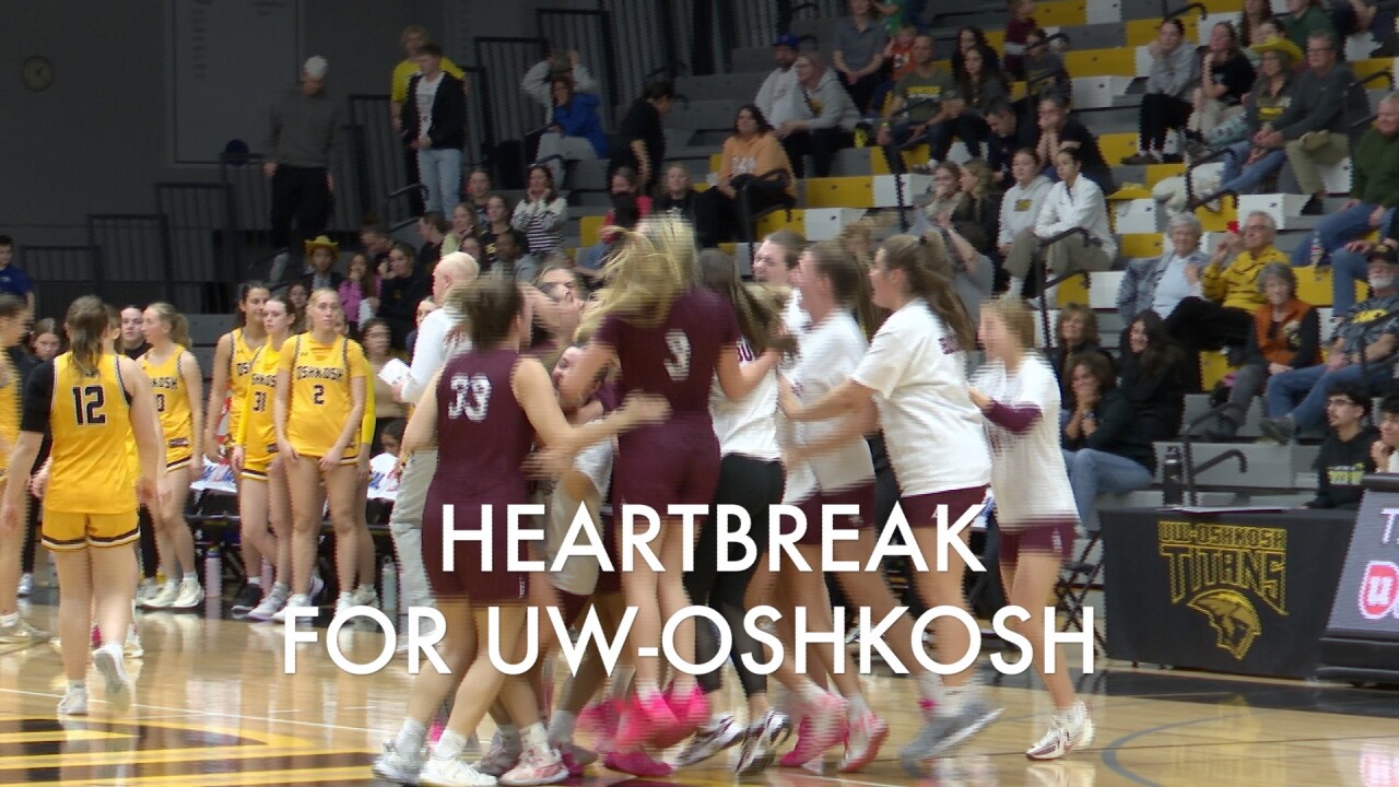 UW-Oshkosh falters in fourth quarter, UW-La Crosse wins WIAC tournament championship
