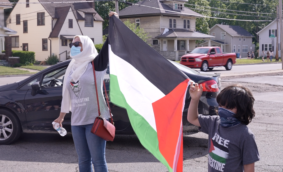Protestors rally to support Palestine