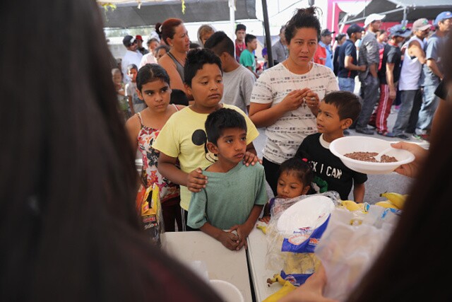 Migrant caravan approaches US-Mexico border