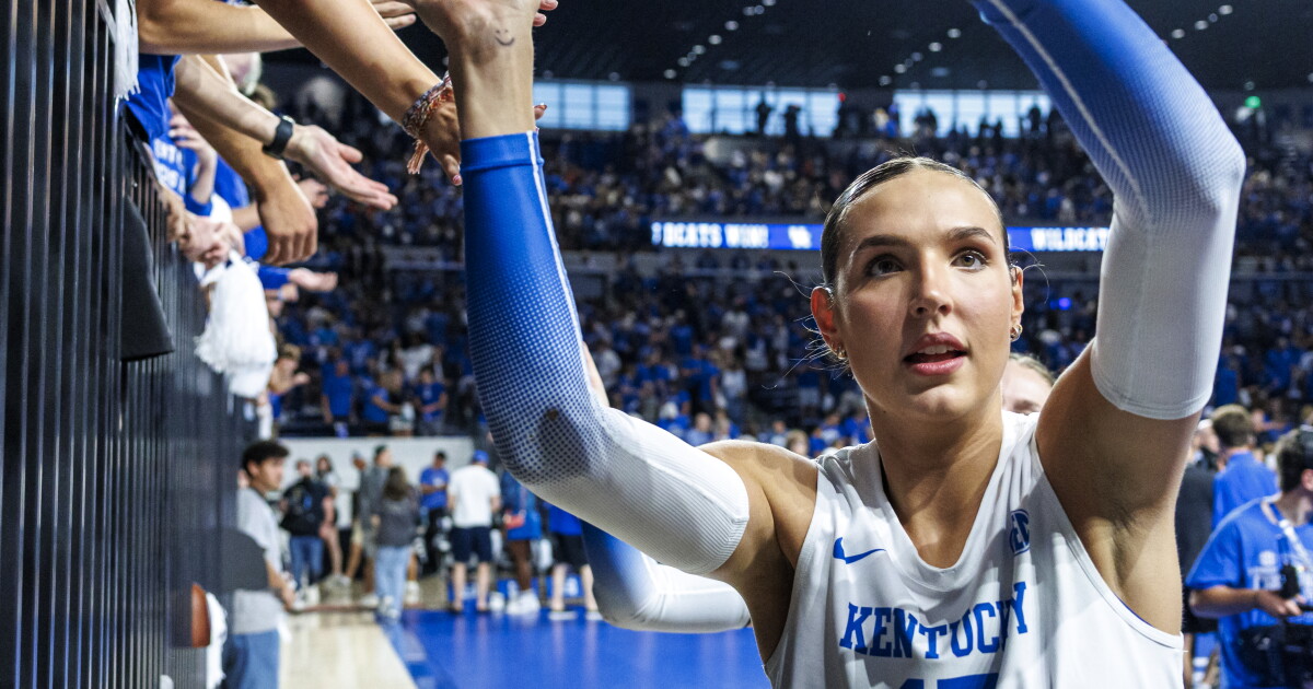 Lizzie Carr and Kassie O'Brien Honored with SEC Volleyball Weekly Awards