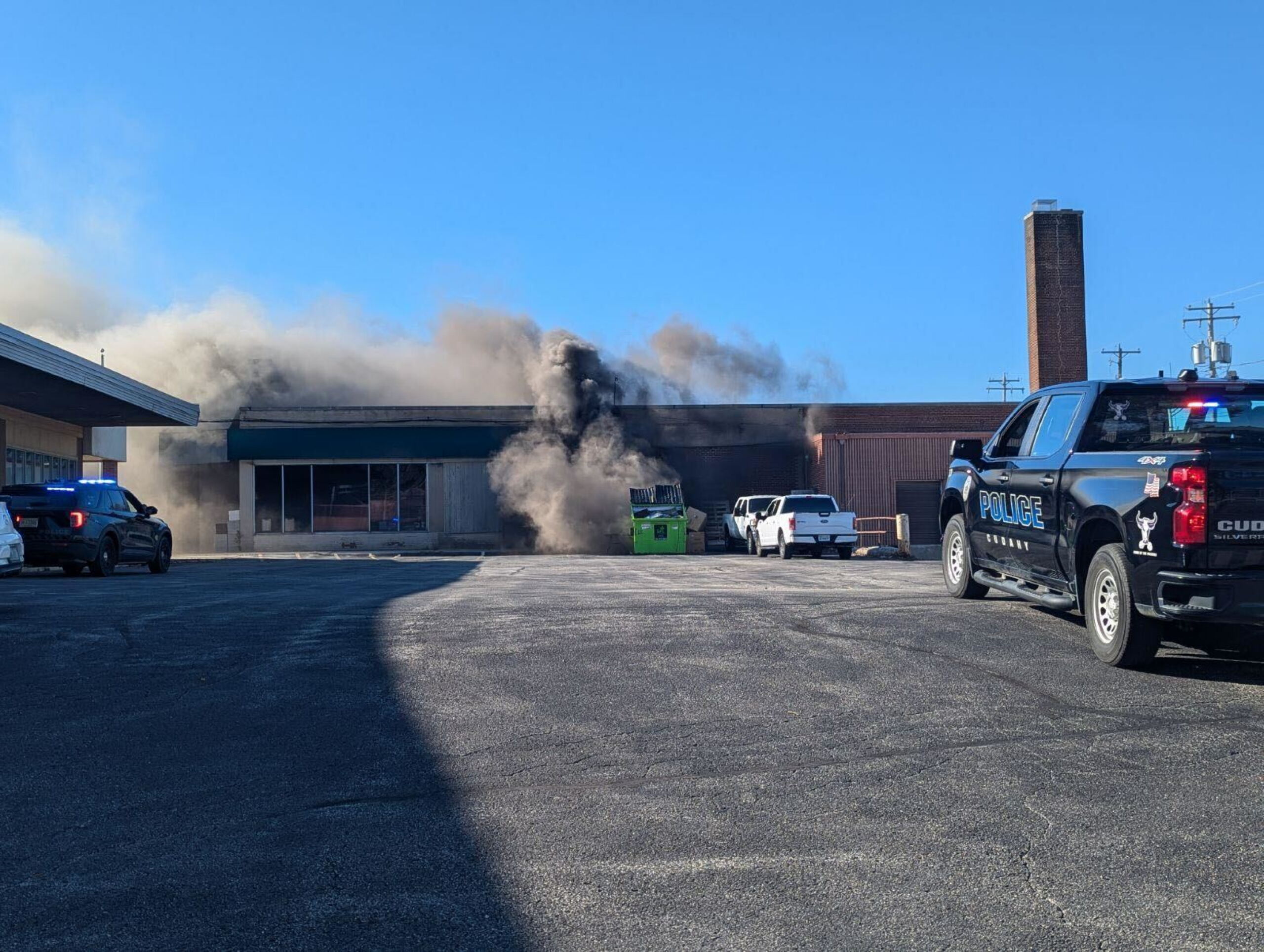 Crews respond to fire at Cudahy strip mall