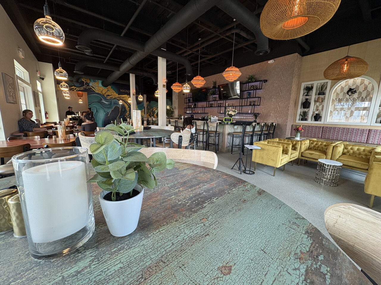 Magnolia & Marlin interior